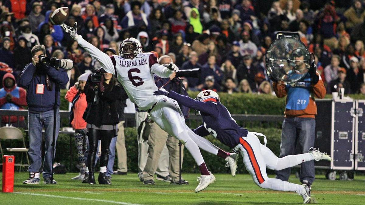 Auburn defensive back Josh Holsey is providing guidance to the team's young secondary about going through a change in position coaches.