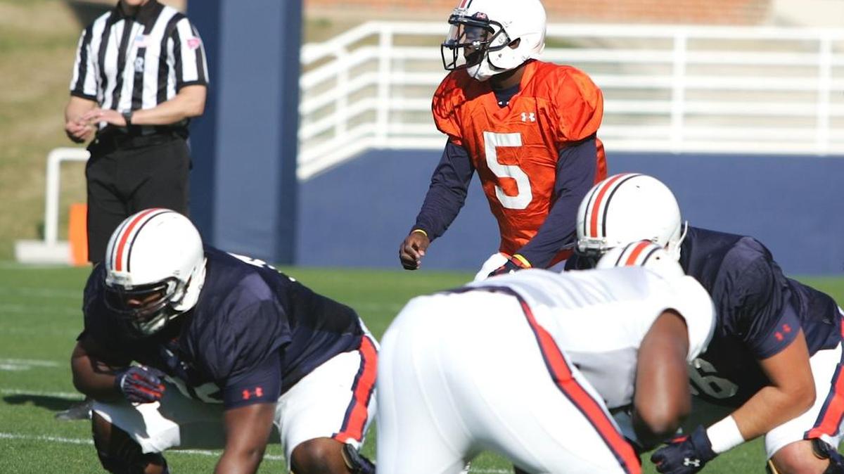 Auburn quarterback John Franklin III waits for the snap at spring practice on March 22, 2016.