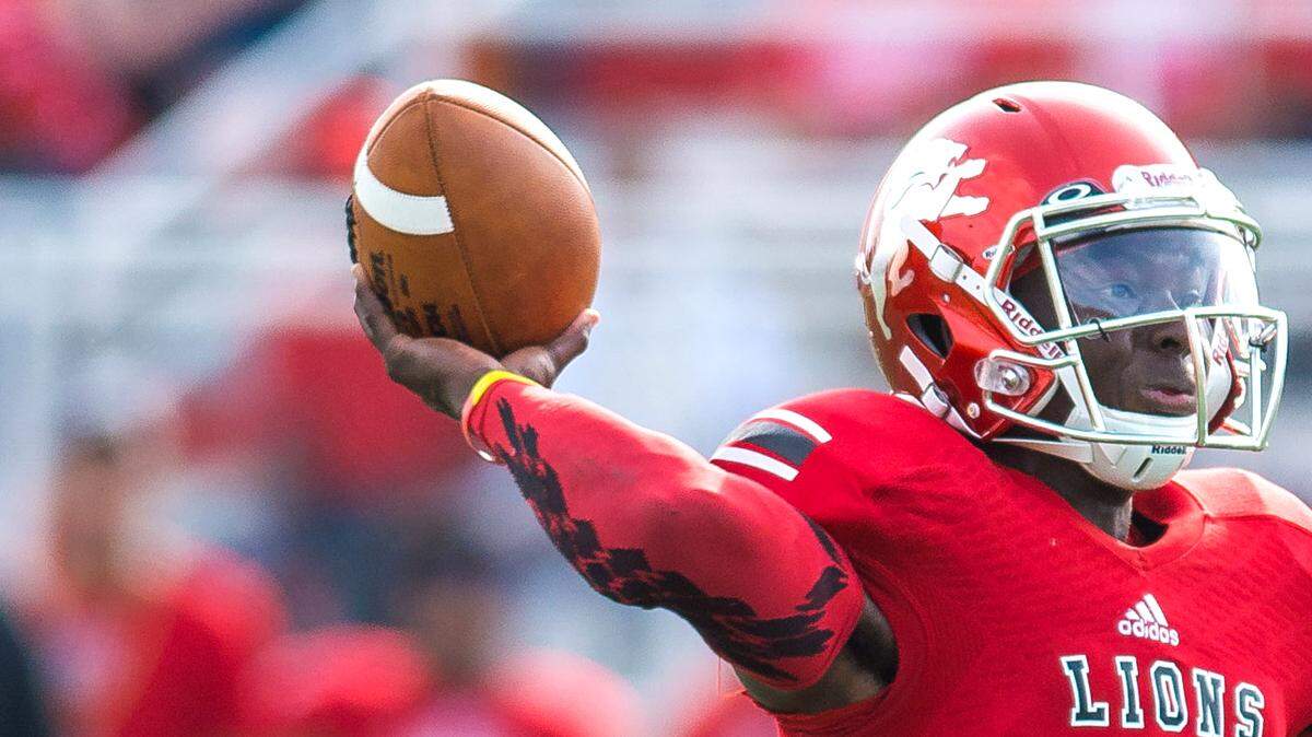 EMCC quarterback John Franklin III attempts a pass during the regular season. (Bob Smith | East Mississippi Community College)
