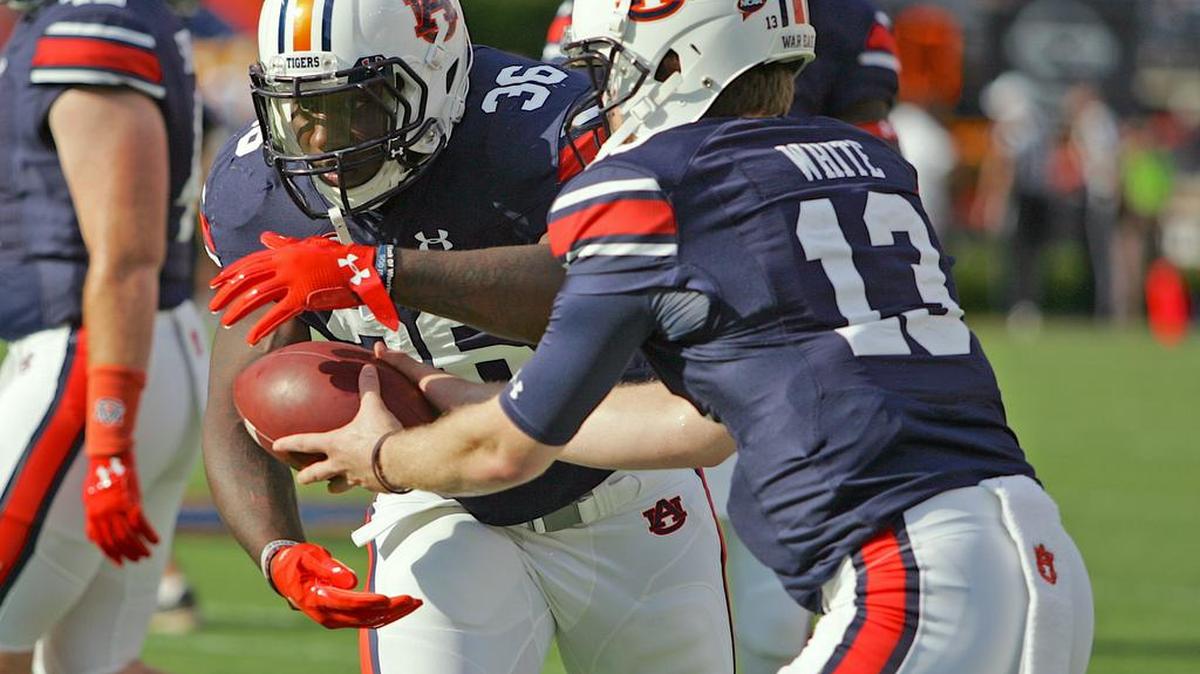 Auburn running back Kamryn Pettway runs through drills before LSU game Saturday, Sept. 24 at Jordan-Hare Stadium.