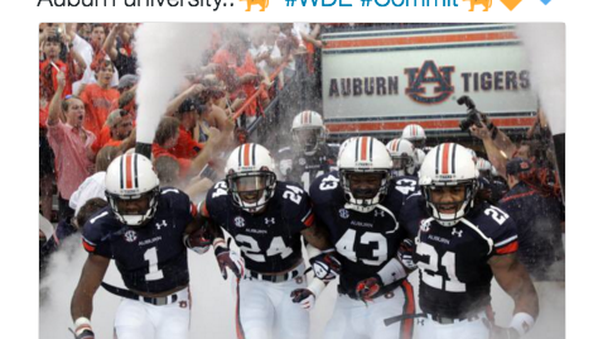 Itawamba Community College running back Octavius Matthews flipped his verbal commitment from Louisville to Auburn Sunday.