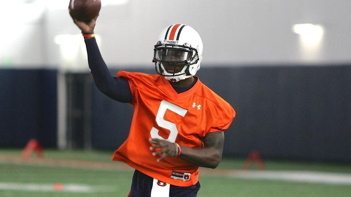 Auburn quarterback John Franklin III throws the ball at spring practice on March 1, 2016.