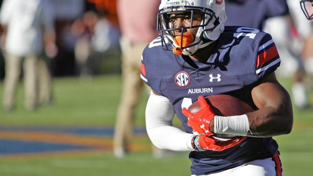 Auburn wide receiver turned running back Stanton Truitt runs drills before a game against Arkansas during the 2016 season.