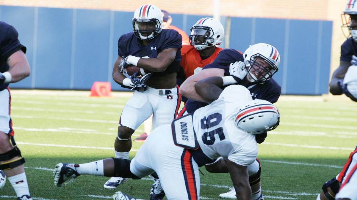 Auburn running back Roc Thomas carries the ball during spring practice at the university's athletic complex Tuesday, March 8, 2016.