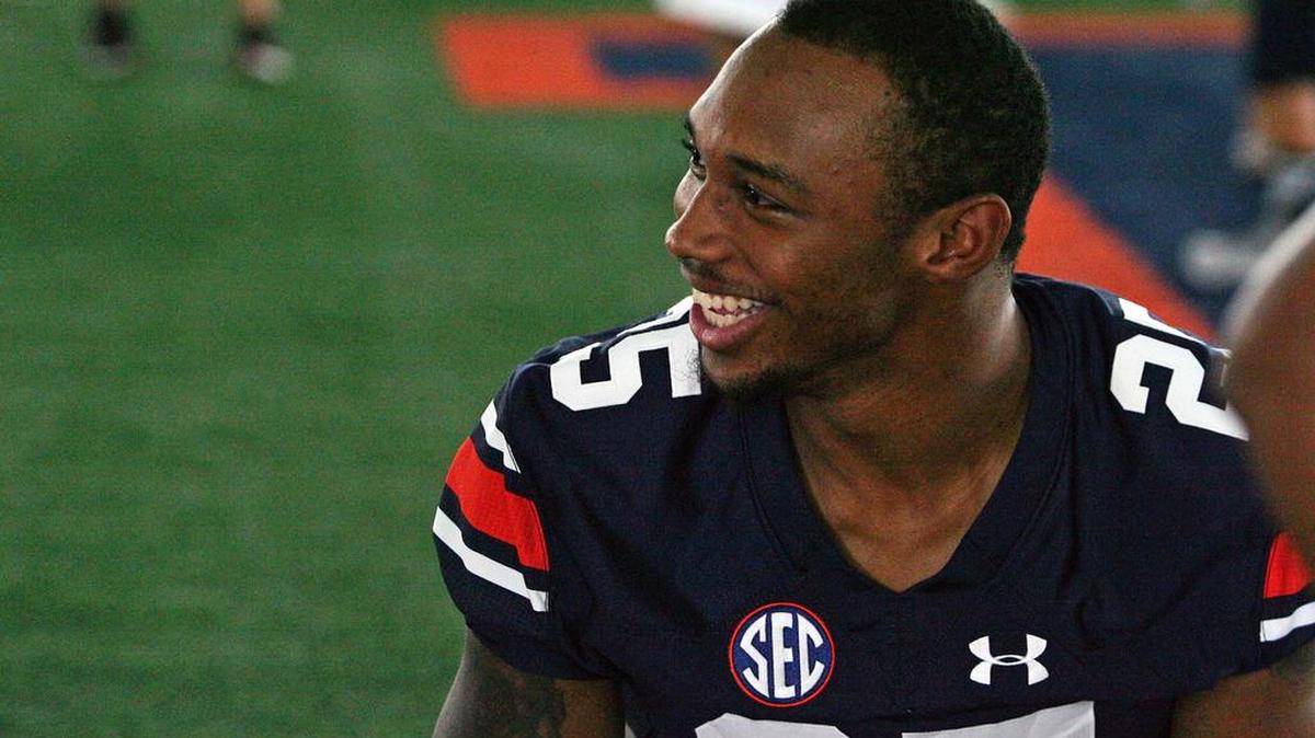 Former Auburn running back Stephen Davis Jr. participates in the team's 2016 fan day.