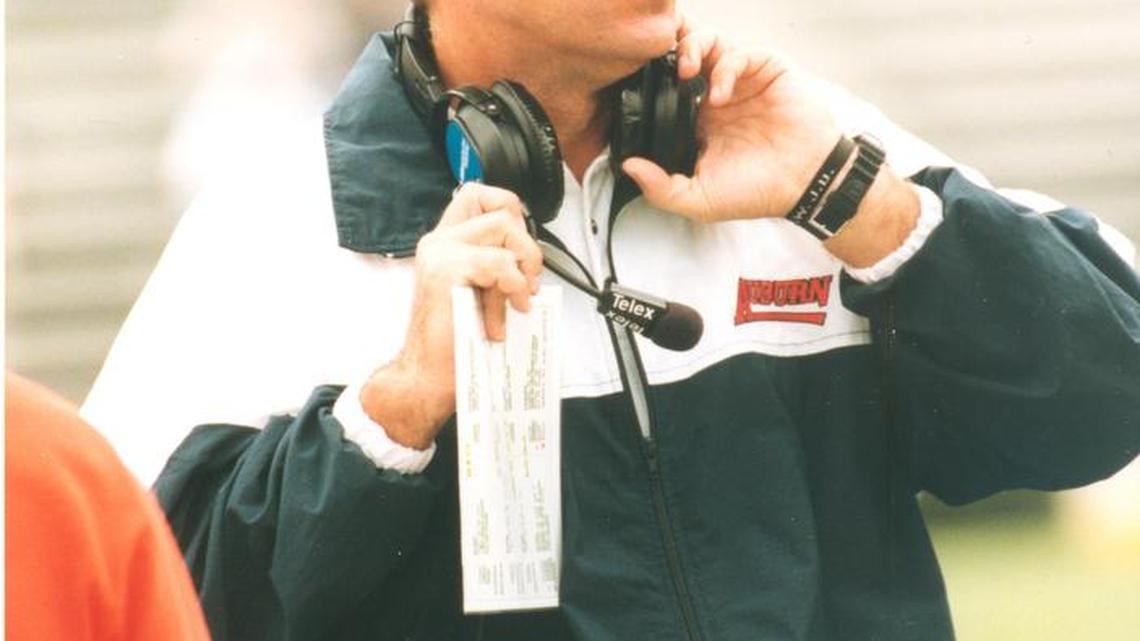 Former Auburn assistant Noel Mazzone on the sidelines during his tenure as the program’s offensive coordinator from 1999-2001.