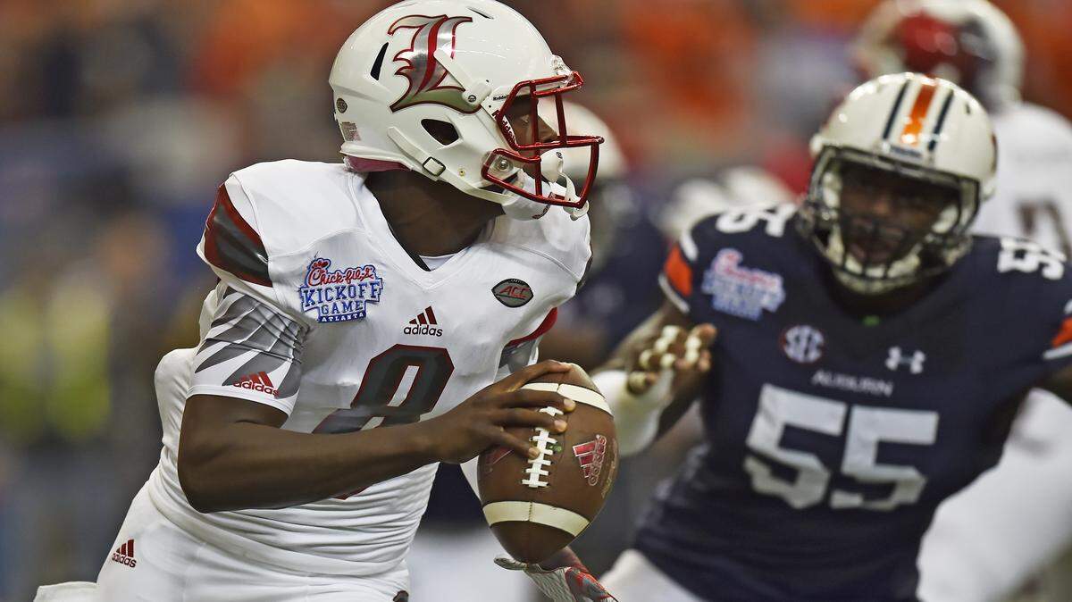 Louisville quarterback Lamar Jackson (8) runs against Auburn defensive lineman Carl Lawson (55) during the first half of an NCAA college football game, Saturday, Sept. 5, 2015, in Atlanta. (AP Photo/Mike Stewart)