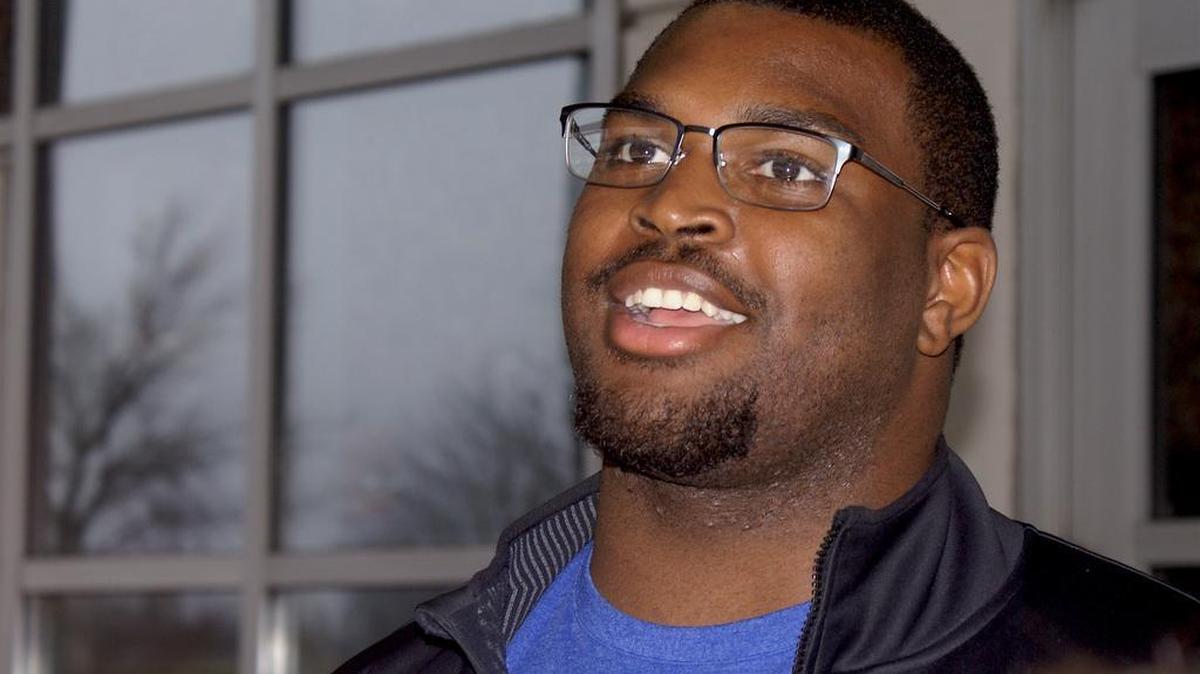 Offensive lineman Calvin Ashley speaks to reporters following his official visit at Auburn Sunday, Jan. 22, 2017.