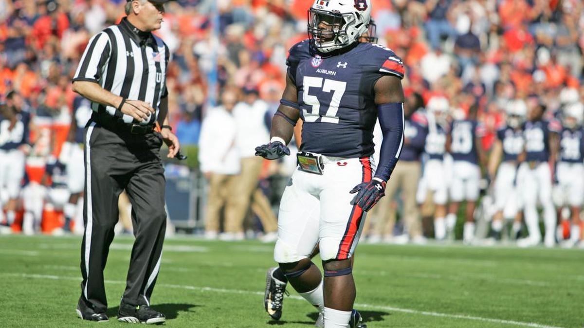 Auburn linebacker Deshaun Davis signals to teammates early in the first quarter against Vanderbilt Saturday Nov. 5, 2016 at Jordan-Hare Stadium.