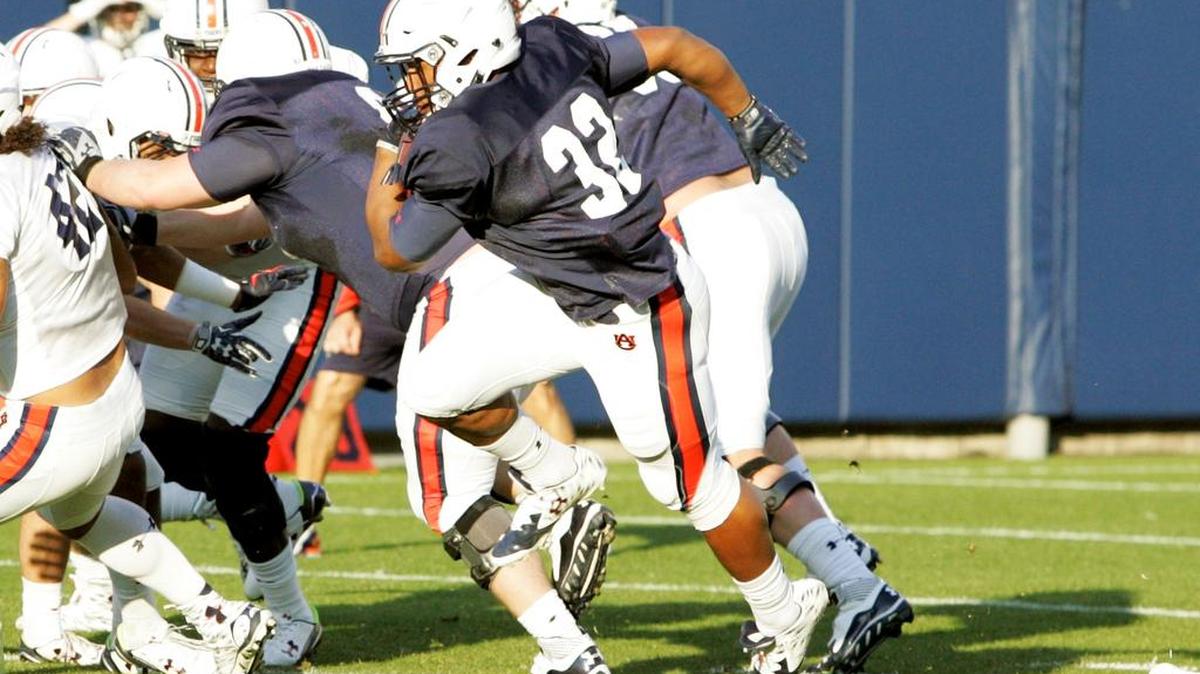 Auburn running back Malik Miller runs the ball at spring practice on March 8, 2016.