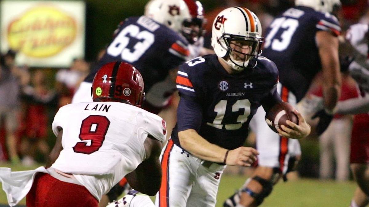 Auburn quarterback Sean White carries the ball Saturday, Sept. 10, 2016 against Arkansas St.