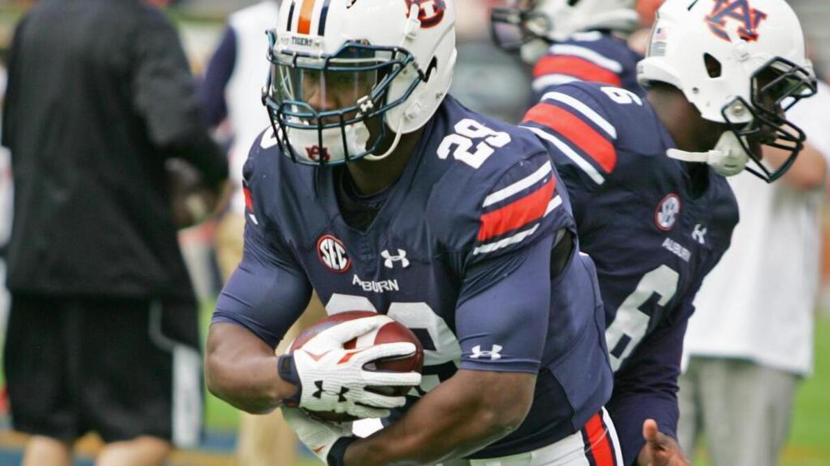 Former Auburn running back Jovon Robinson warms up prior to game against Idaho.