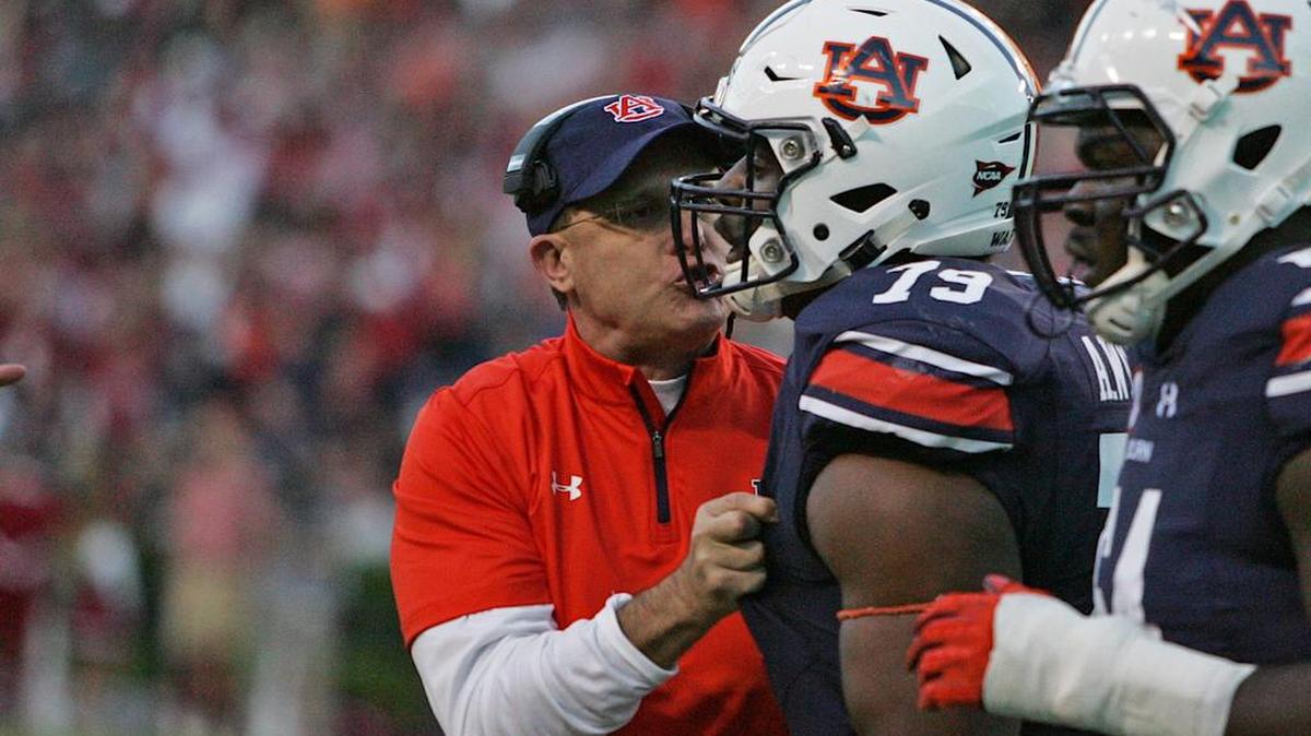 Auburn coach Gus Malzahn yells at defensive lineman Andrew Williams at the end of the first quarter against Arkansas Saturday, Oct. 22, 2016 at Jordan-Hare Stadium.