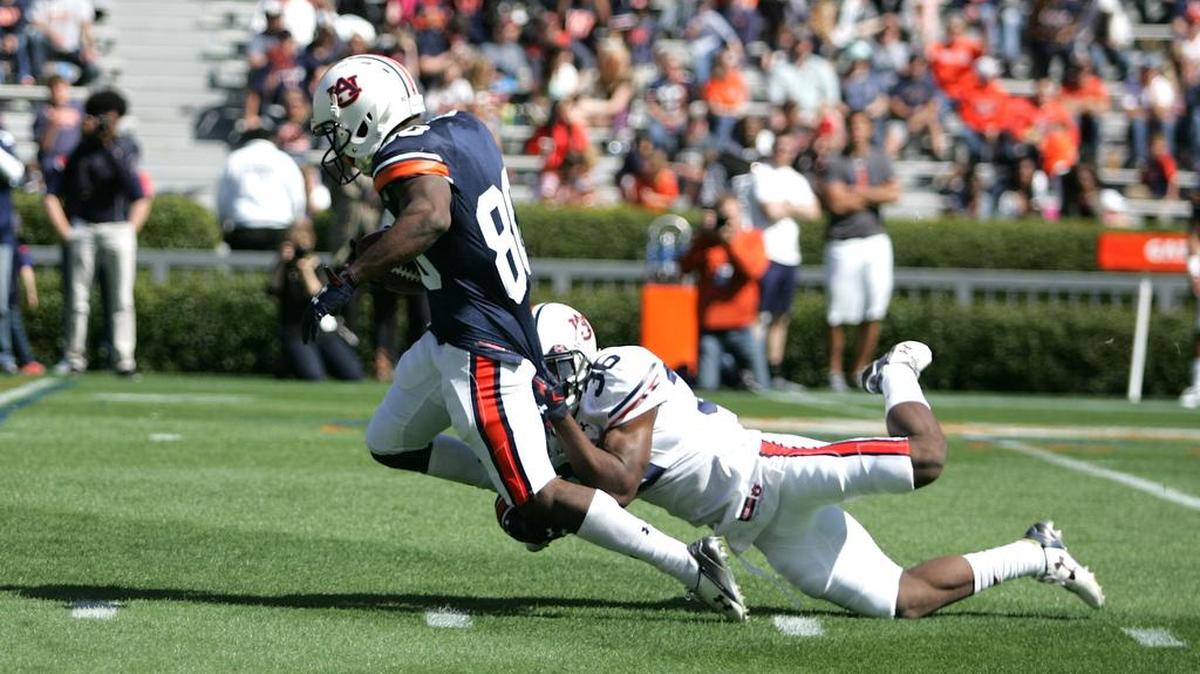 Auburn wide receiver Marcus Davis, No. 80, makes a catch on A-Day at Jordan-Hare Stadium Saturday, April 9, 2016.