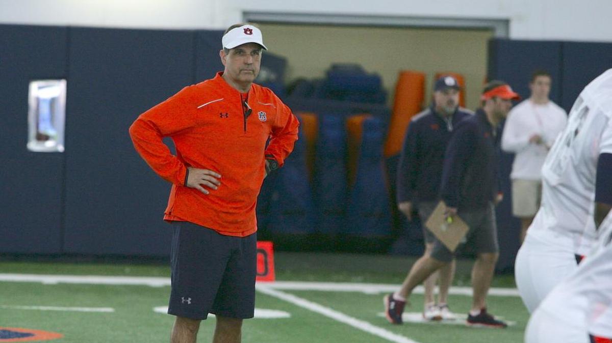 Auburn defensive coordinator Kevin Steele watches spring practice on March 22, 2016.