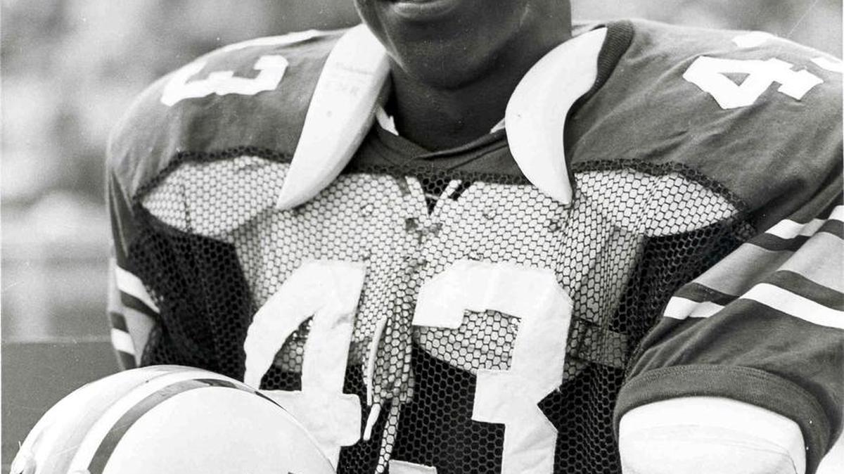 Former Auburn fullback James Owens passed away Saturday at the age of 65.