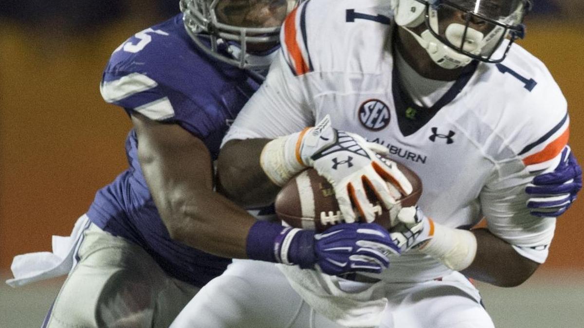Former Auburn Tigers wide receiver D'haquille Williams (1) makes a catch against Kansas State University at Bill Snyder Family Stadium on September 18, 2014.