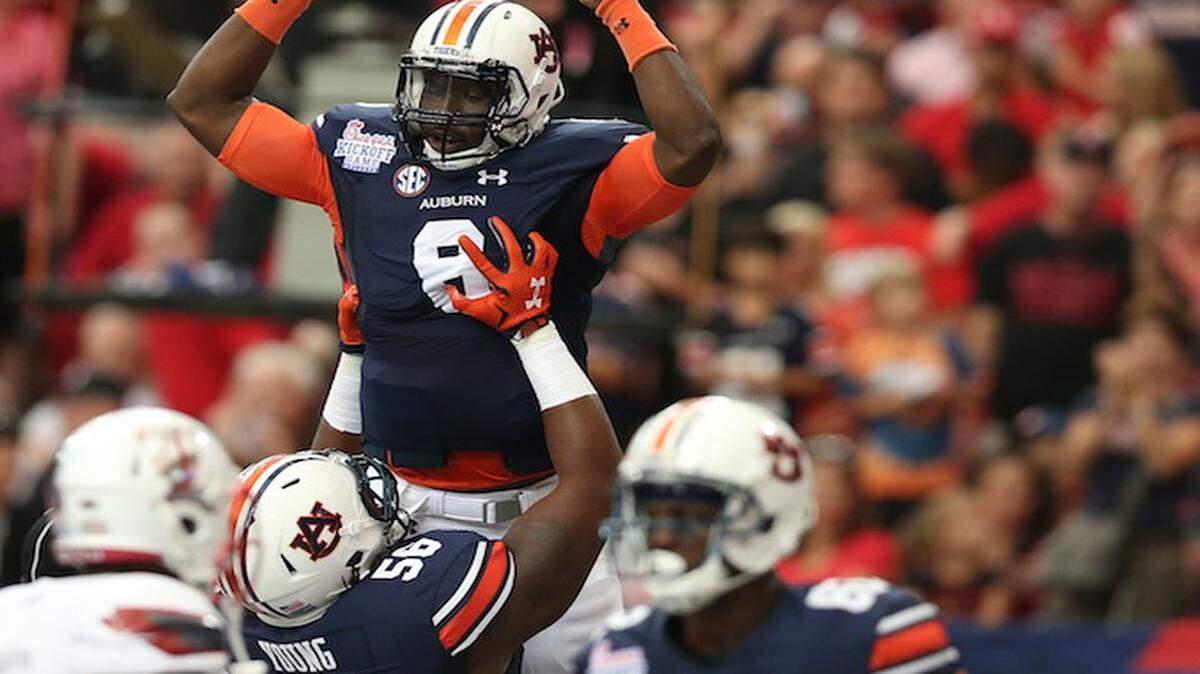 Auburn quarterback Jeremy Johnson (6) celebrates hit touchdown against Louisville during the first half of an NCAA college football game, Saturday, Sept. 5, 2015, in Atlanta. (AP Photo/John Bazemore)