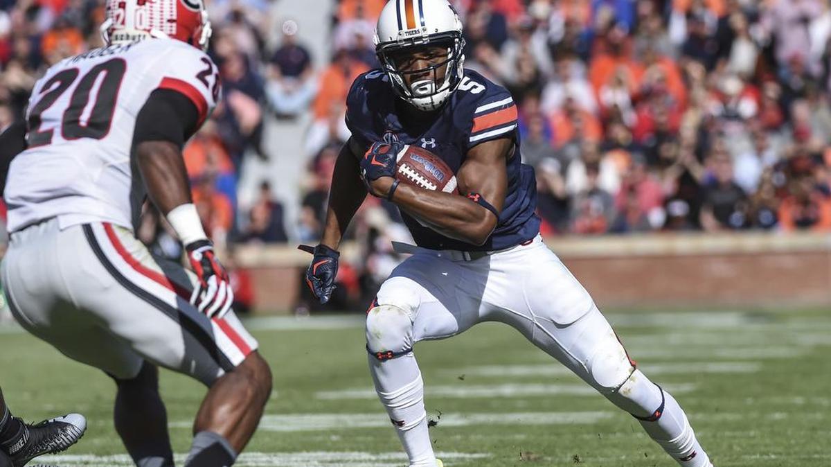 Auburn wide receiver Ricardo Louis, No. 5, catches a pass against Georgia on Saturday, November 14, 2015.