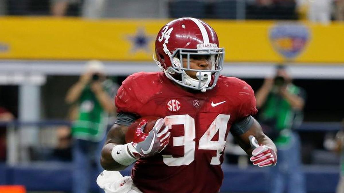 Alabama running back Damien Harris runs the ball against Southern California on Saturday.
