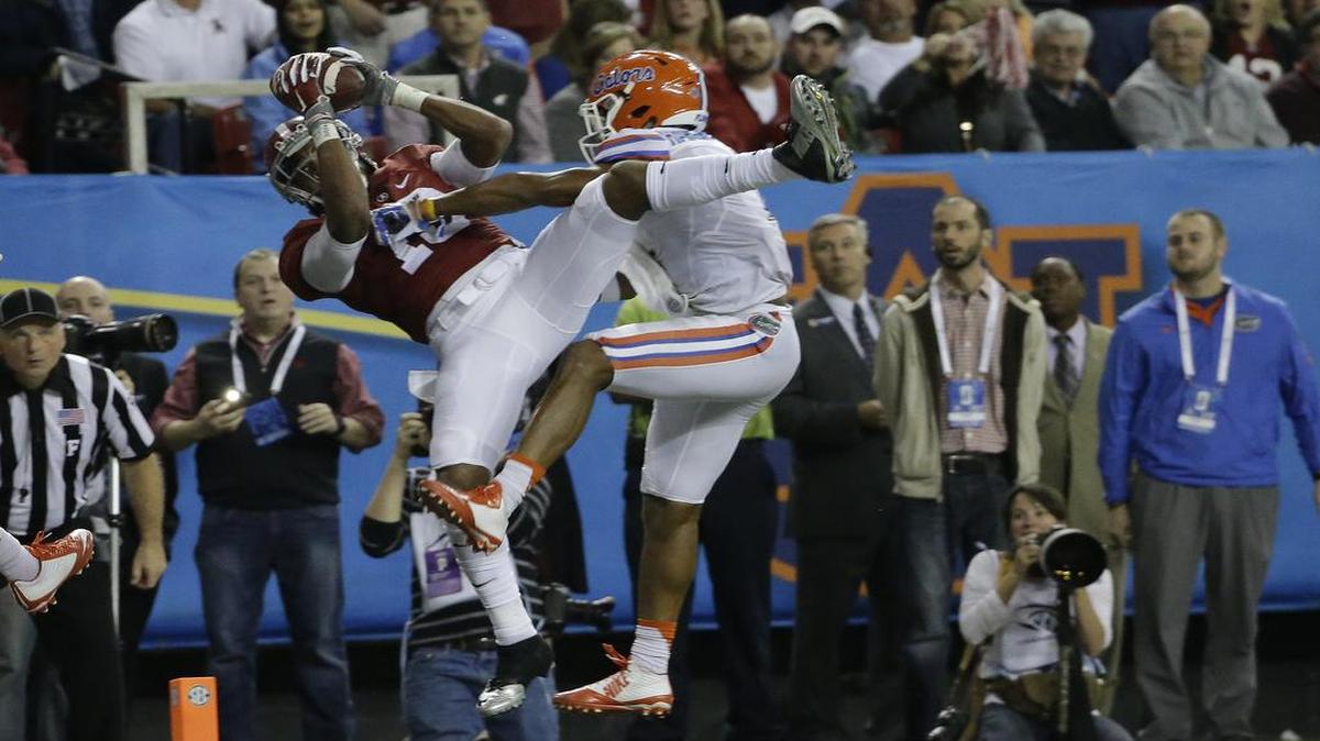 Alabama wide receiver ArDarius Stewart makes a touchdown catch against Florida defensive back Vernon Hargreaves III during the second half of the Southeastern Conference championship game on Dec. 5, 2015, in Atlanta.