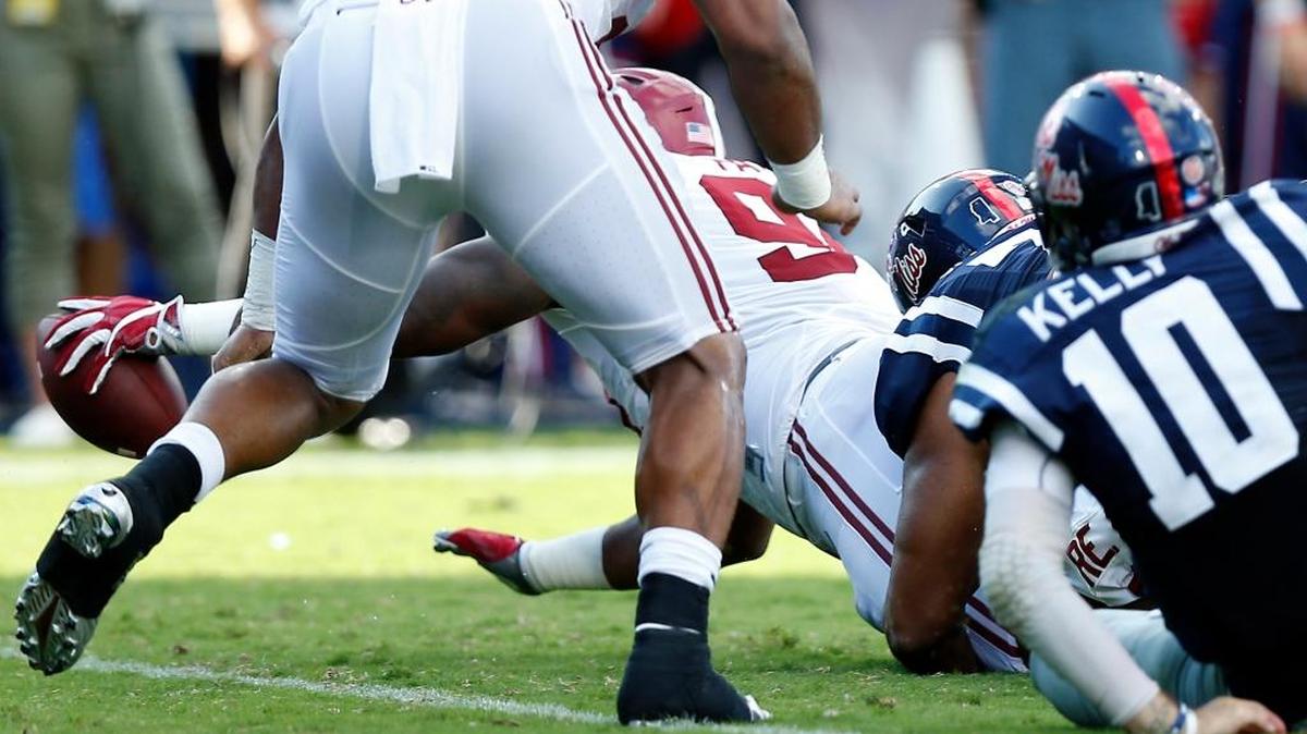 Alabama defensive lineman Da’Ron Payne stretches into the end zone for a 3-yard touchdown fumble recovery against Mississippi in the second half of a game on Sept. 17.
