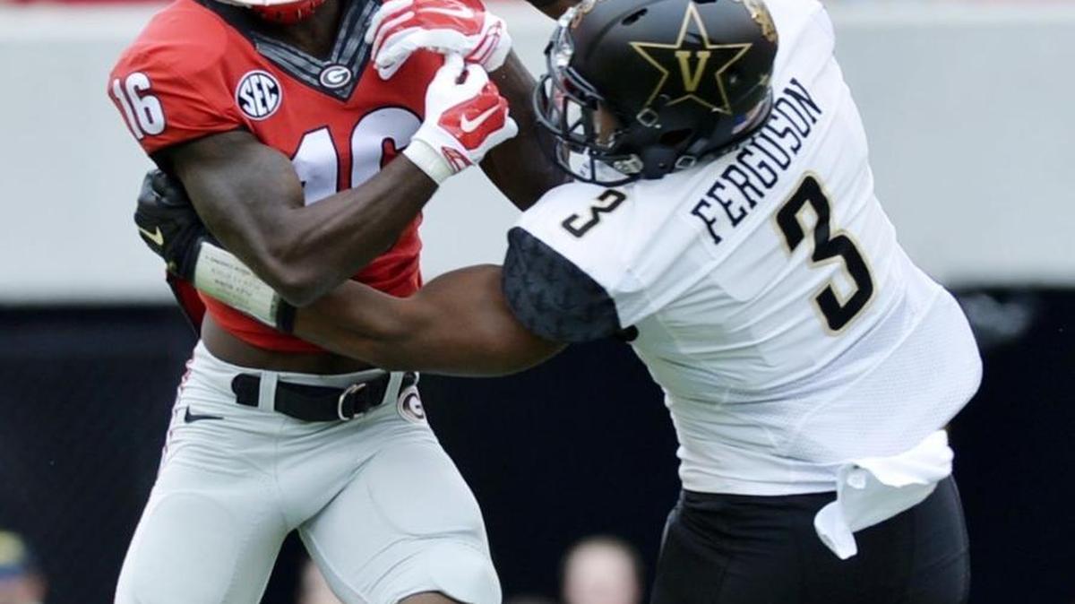 Georgia receiver Isaiah McKenzie can't hang onto a Jacob Eason pass during first half action against Vanderbilt.