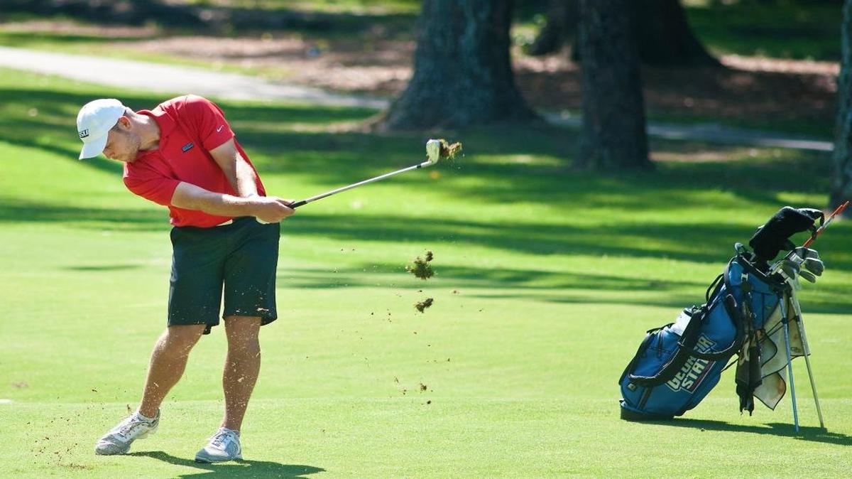 Nathan Mallonee hits an approach shot to the 11th green during the second round of the Southeastern Amateur at the County Club of Columbus on Thursday.