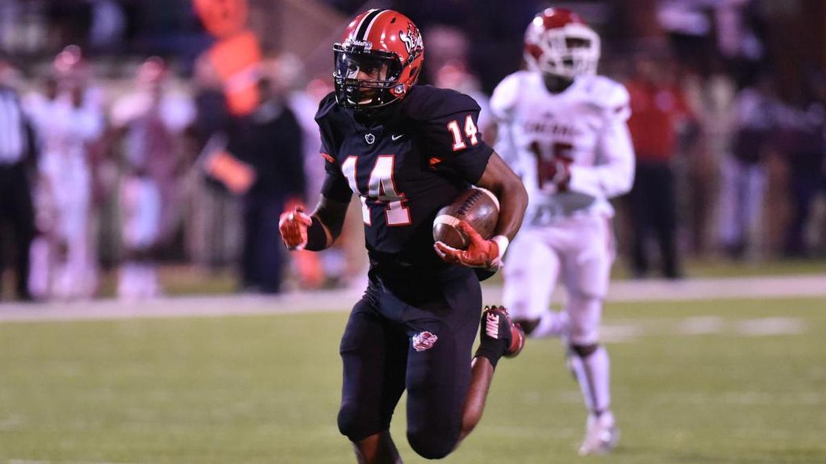 Central’s Derrick Moore breaks free for a 66-yard touchdown run Friday against Lee-Montgomery in the second round of the AHSAA football playoffs.