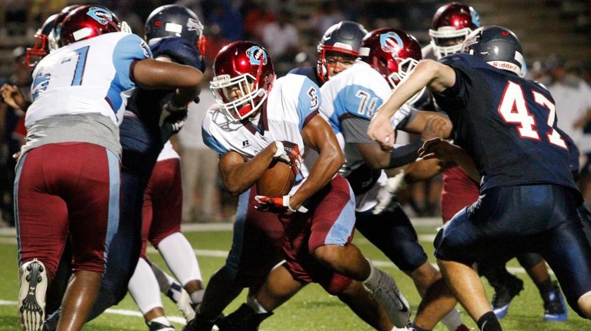 Carver High running back Justin Swain rushes against Northside High at Kinnett Stadium Friday, September 28, 2017.