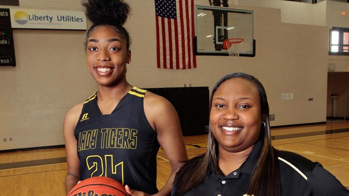 Harris County High senior Jessika Carter has been named the 2017-2018 All Bi-City Large School Girls Basketball Player of the Year, and Harris County High School coach Steffanie Ramsey has been named the 2017-2018 All Bi-City Large School Girls Basketball Coach of the Year