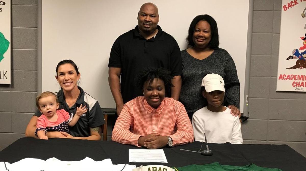 Shaune Bagsby, Rosalyn Bagsby (back row), ABAC head coach Jennifer Martinez, Jordan Bagsby and Maya Bagsby pose after Jordan’s signing