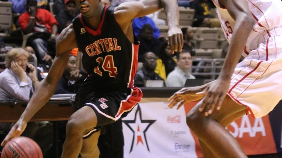 Central’s Demarkus Lampley drives to the basket in the third quarter of the team’s 70-61 overtime victory over Lee-Montgomery.