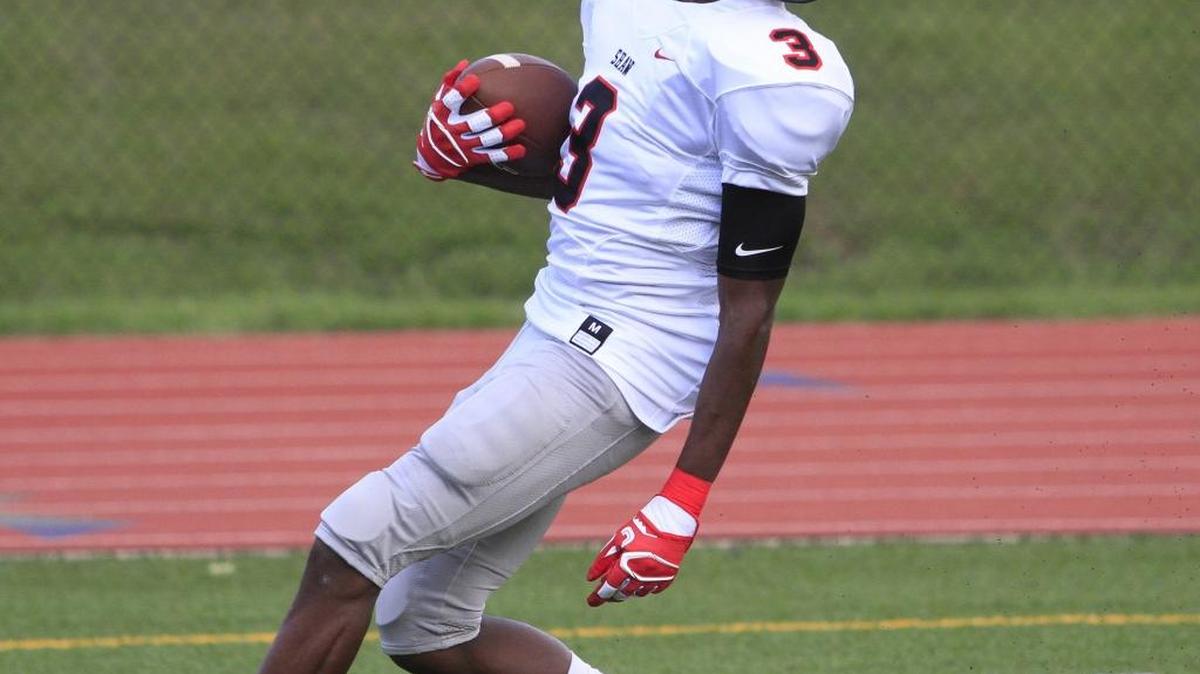 Elisha Ammi caught a pass and ran it into the end zone for Shaw’s first touchdown in the first half Friday afternoon at Kinnett Stadium in Columbus.
