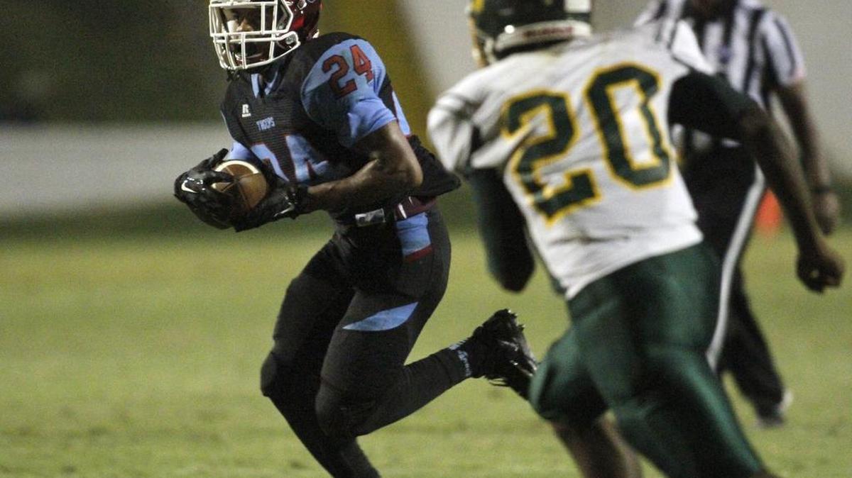 Carver High running back Justin Swain rushes against Spencer High in the 2016 Heritage Bowl at Memorial Stadium. The Tigers won 26-0.