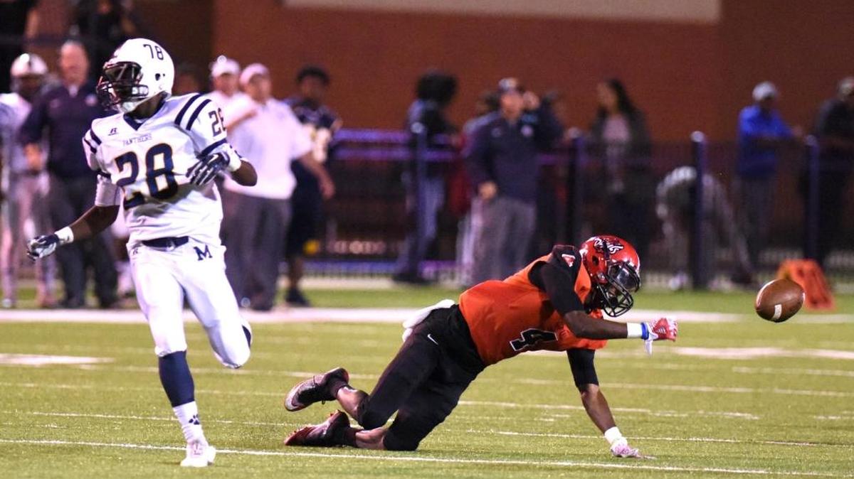 Central’s Karon Delince knocks down the pass intended for Murphy’s Maryon Williams in the 1st quarter of the Friday November 4, 2016 at Garrett-Harrison Stadium