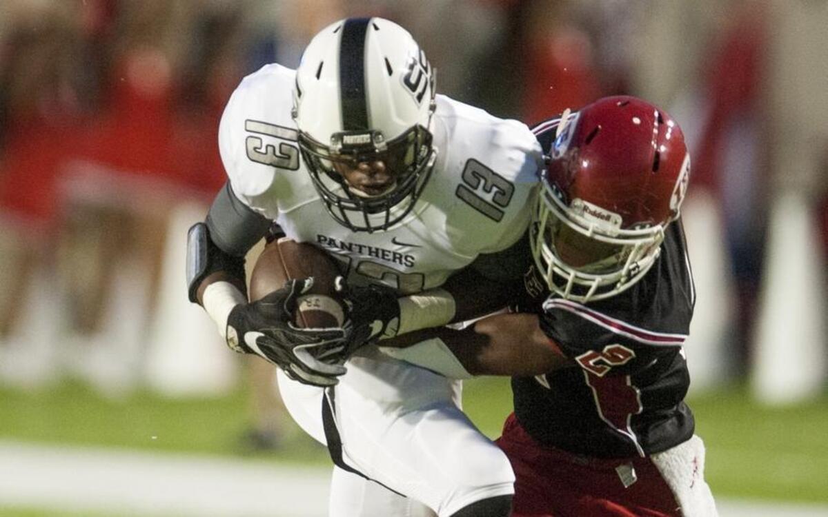 Smith’s Station receiver Chris Phillips makes a catch against R.E. Lee’s Edward Johnson at the Cramton Bowl last week.