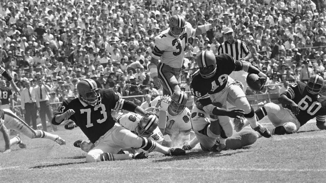Ernie Green (48) picks up yards for the Cleveland Browns against the New Orleans Saints during a game in 1967.