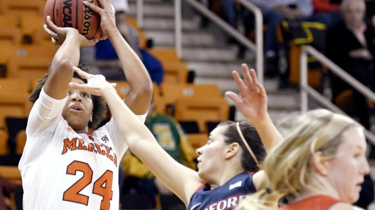 Mercer guard Kahlia Lawrence (24) scored 17 points in the Bears’ loss Thursday at Chattanooga.