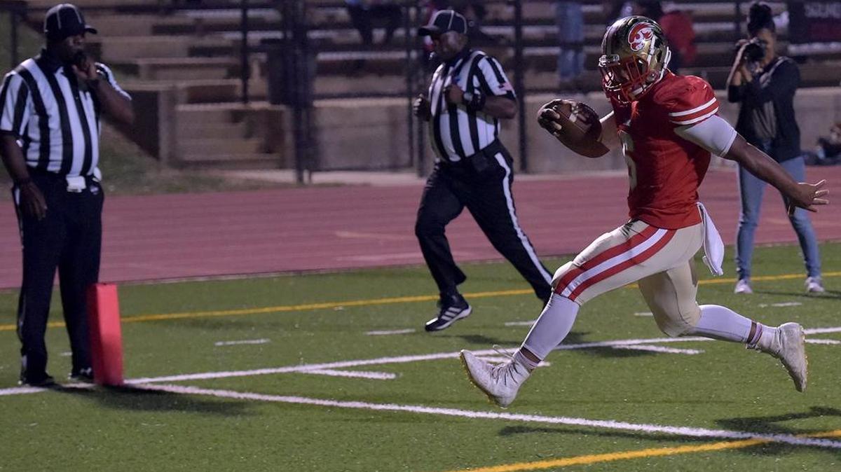Hardaway's Marco Lee into the end zone for Hardaway's second touchdown of the night against Shaw Friday night at Kinnett Stadium, November 3, 2017