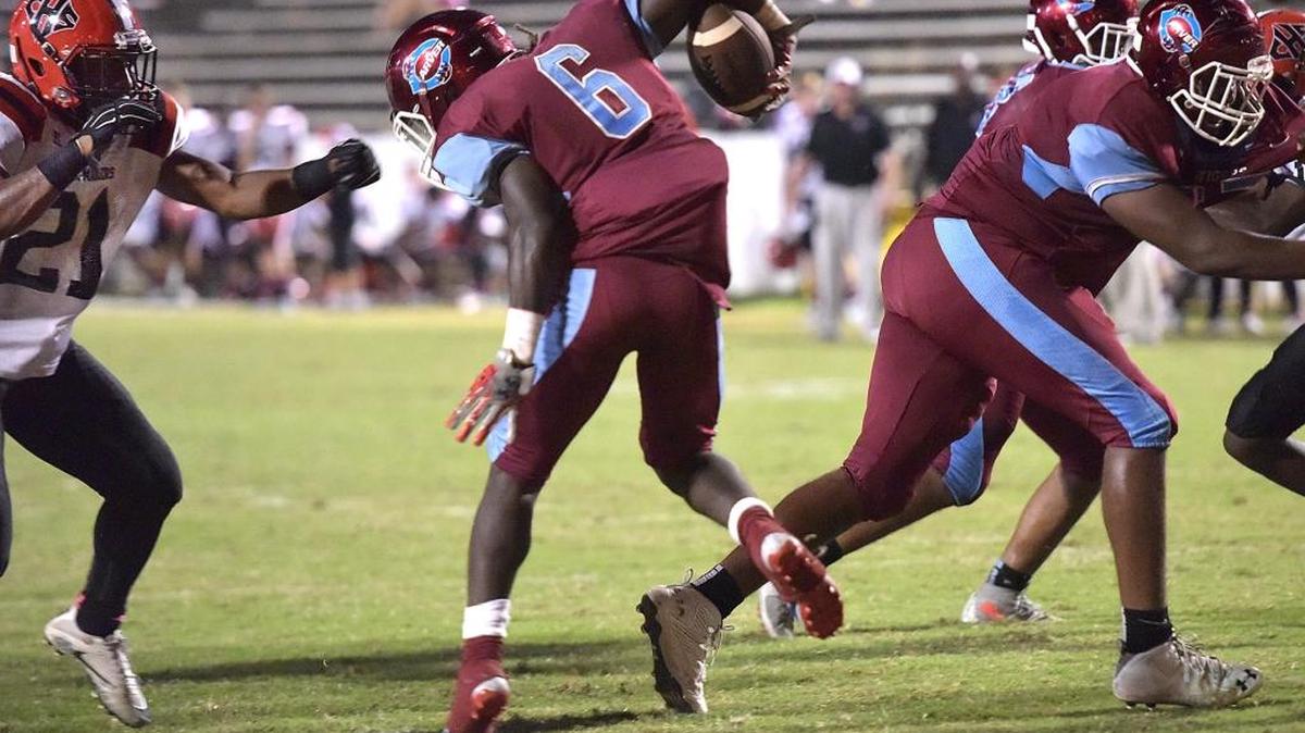 Carver’s Khiari McCoy spins through tackles into the end zone in the second quarter of the game against Cairo on Friday, October 13, 2017